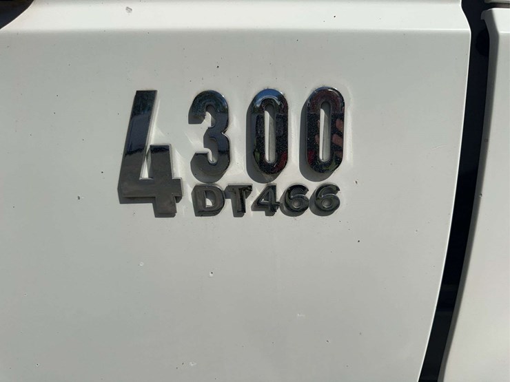 2006-international-durastar-4300-image-13