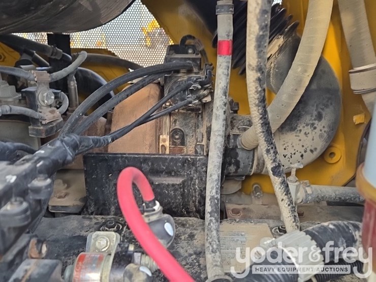 2023-komatsu-d61px-24-image-46