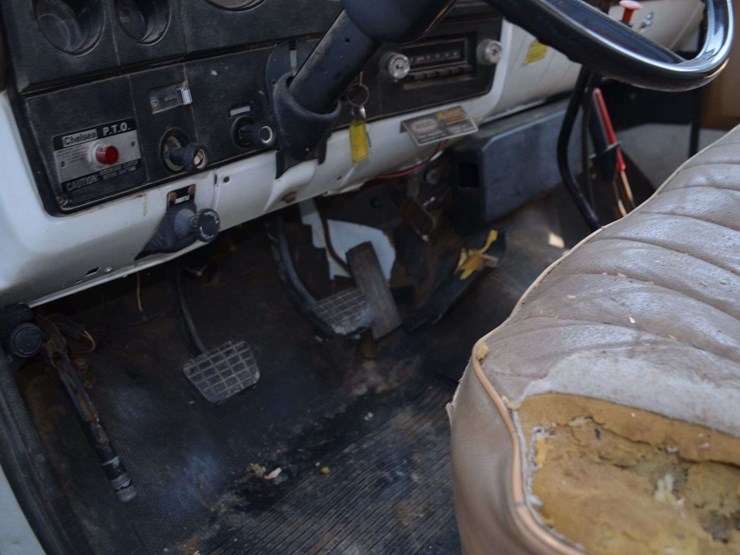 1986-gmc-c7-grain-truck-image-14