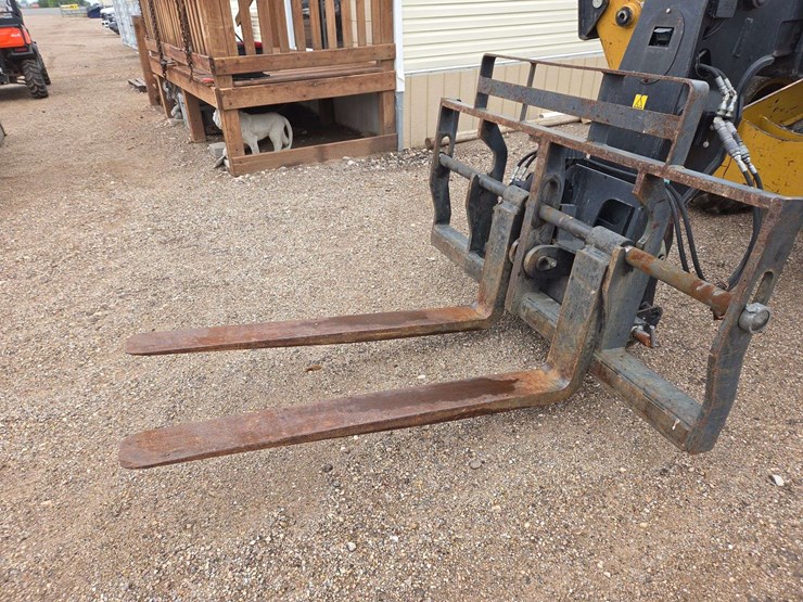 caterpillar-th514d-image-2