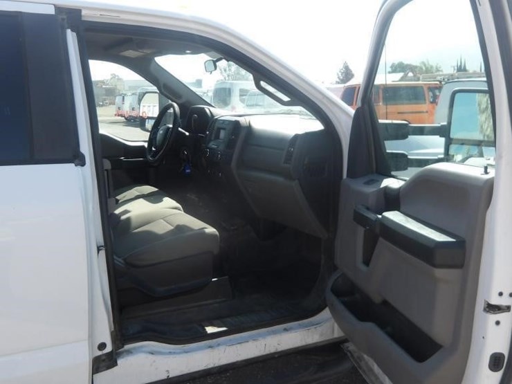 2017-ford-f550-image-21