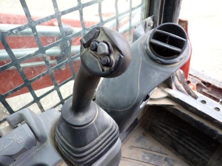 2023-kubota-svl65-2-image-13