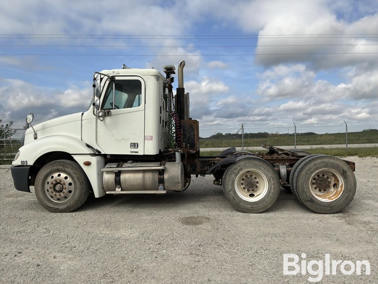 2005-freightliner-columbia-120-image-8
