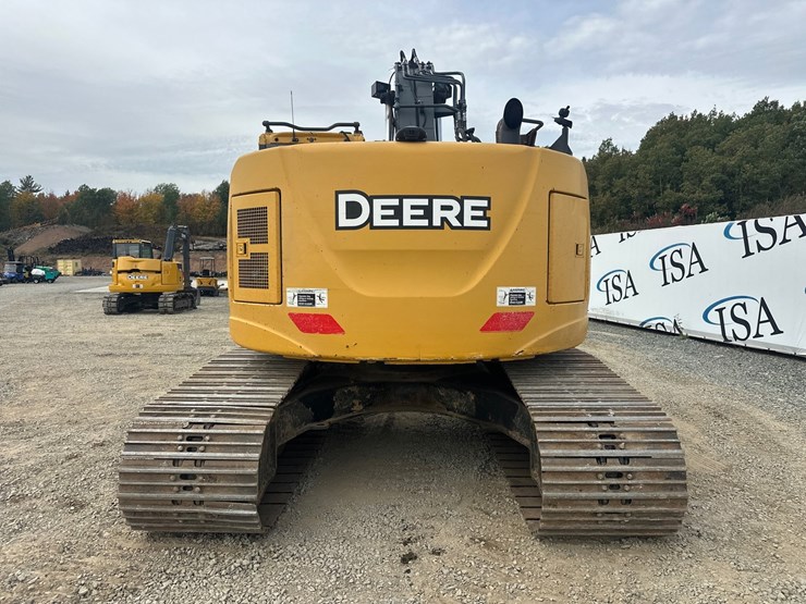 2017-deere-245g-lc-image-4