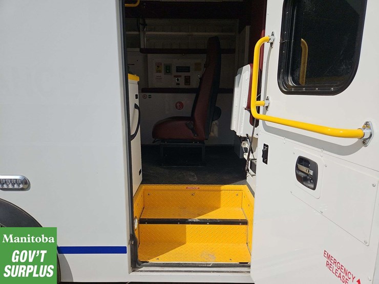 2020-chevrolet-express-s/a-ambulance-image-22