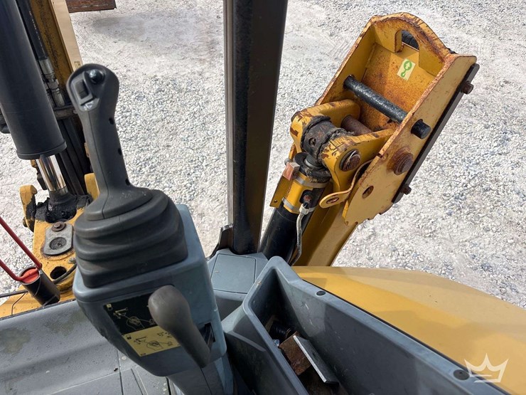 2015-caterpillar-420f2-it-image-16