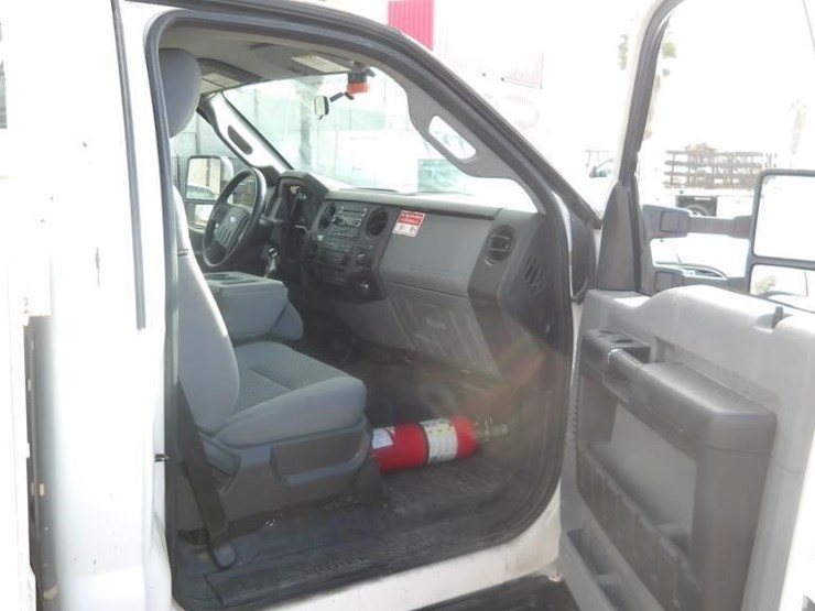 2015-ford-f550-image-11