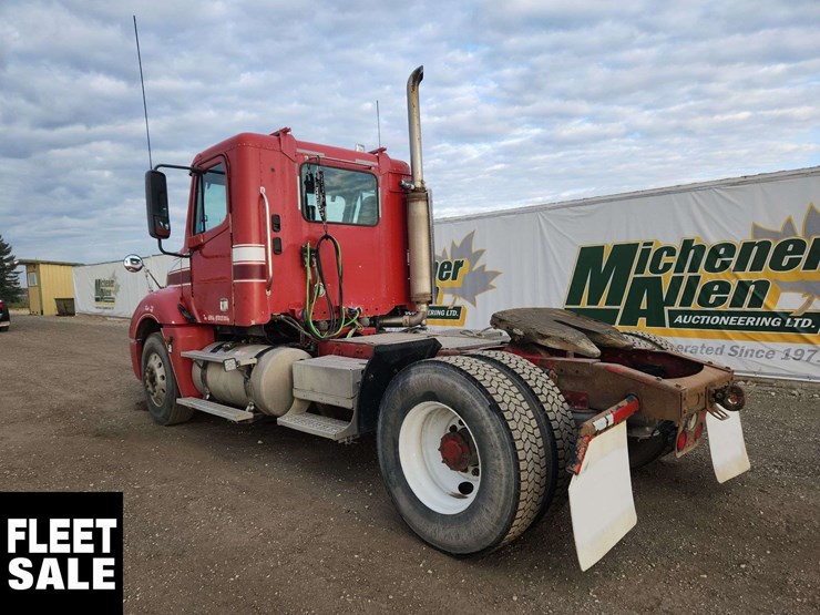 2005-freightliner-columbia-120-image-3