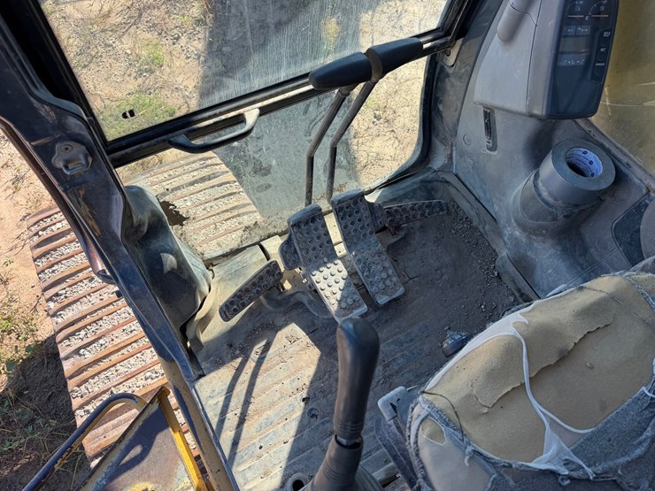 deere-450c-lc-image-25