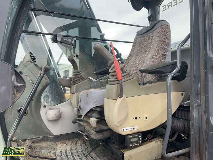 2011-deere-250g-lc-image-15