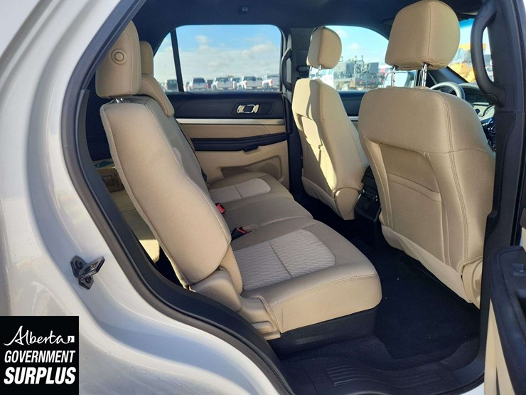 2017-ford-explorer-image-18