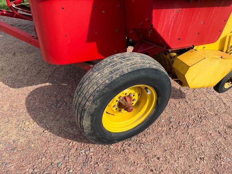 new-holland-575-image-17