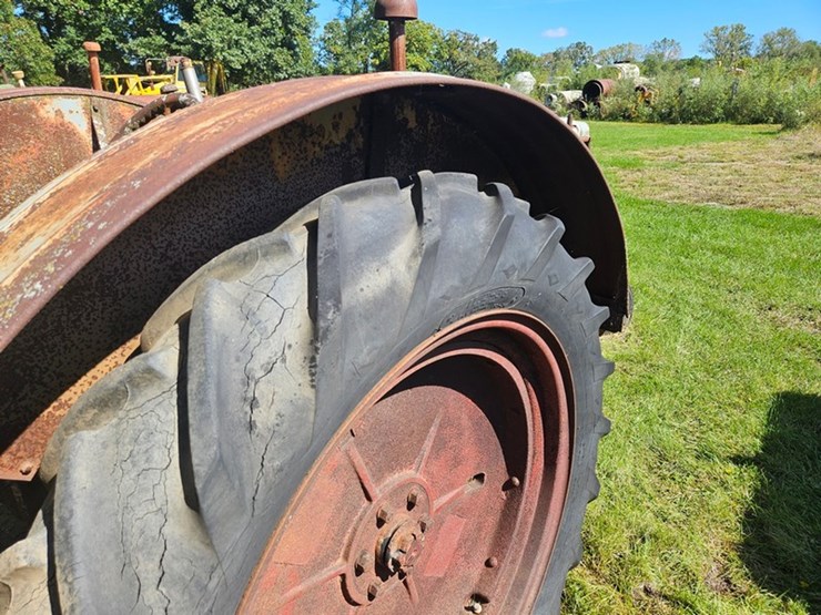 #2526-•-1935-case-cc-tractor-image-25
