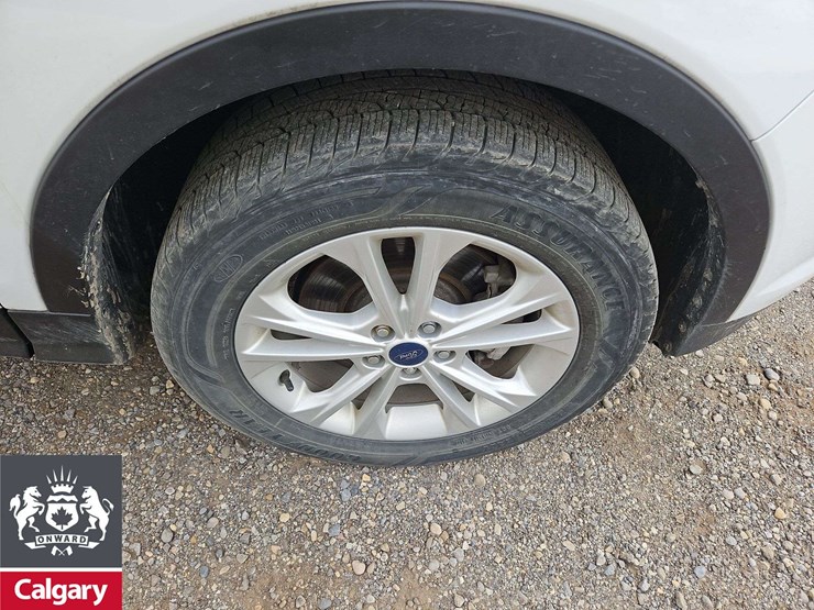 2017-ford-escape-se-image-12