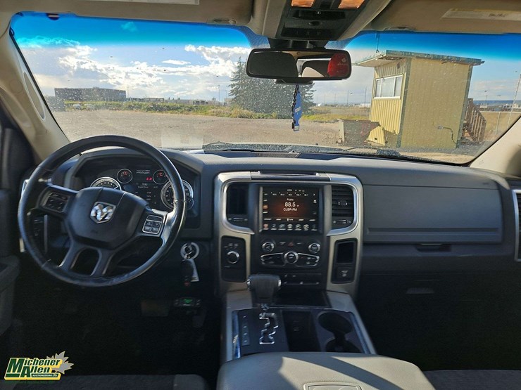 2013-dodge-1500-image-18