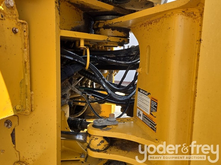 2019-deere-744k-image-28