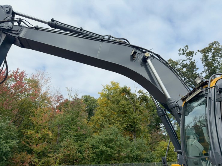 2016-deere-300g-lc-image-15