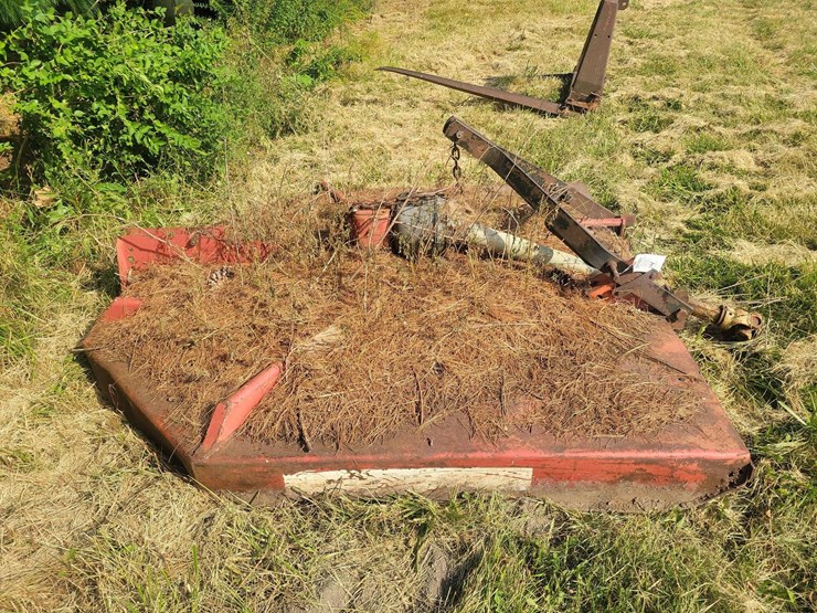 red-rotary-cutter-tractor-implement-with-pto-shaft-image-2