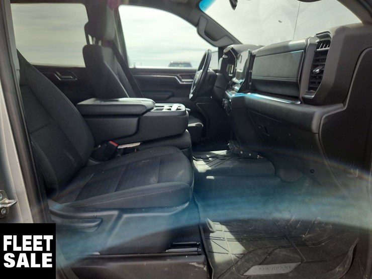2023-chevrolet-silverado-1500-image-18