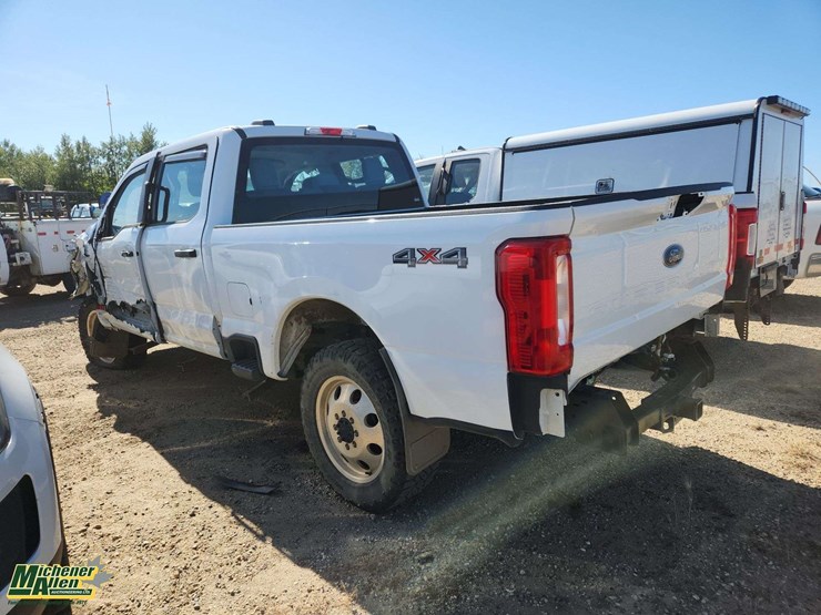 2023-ford-f250-image-3
