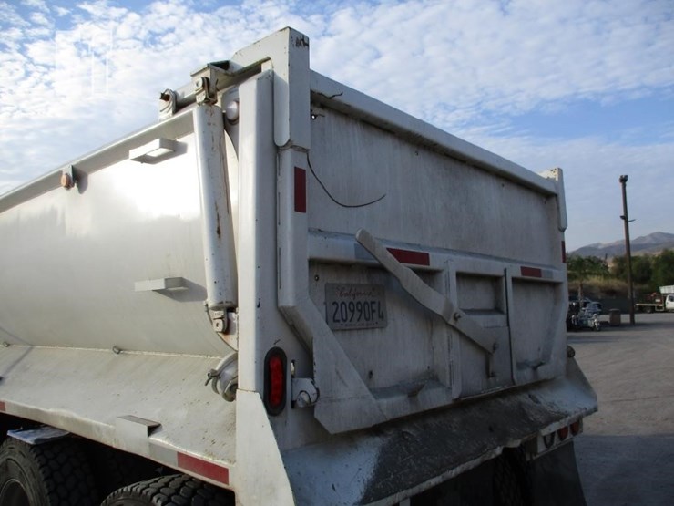 2016-peterbilt-579-image-25