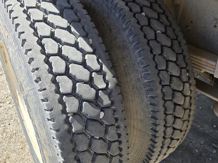 2014-international-durastar-4300-image-6