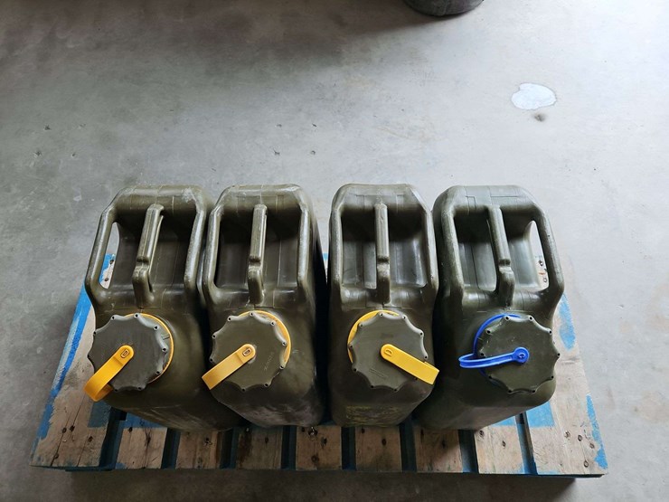4-20l-diesel-fuel-cans-image-6