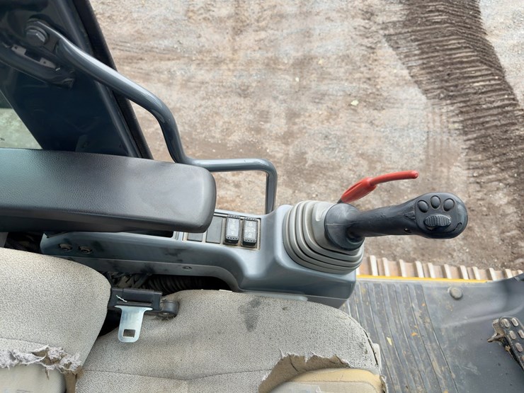 2016-deere-300g-lc-image-37