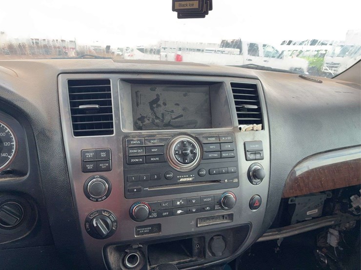2011-nissan-armada-image-25