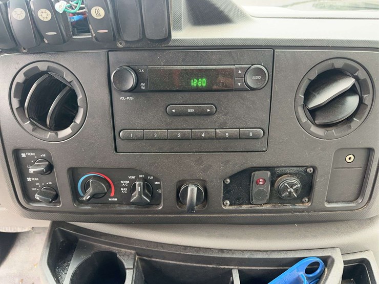 2017-ford-e450-image-26