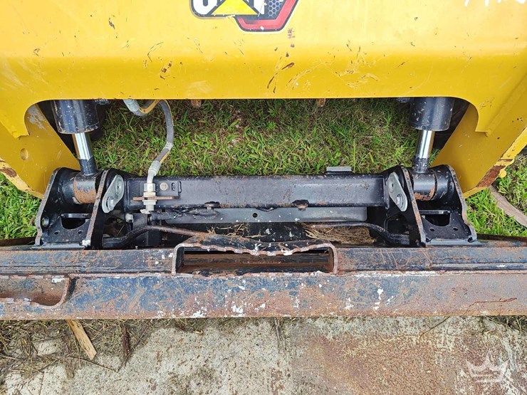 2023-caterpillar-246d3-image-27