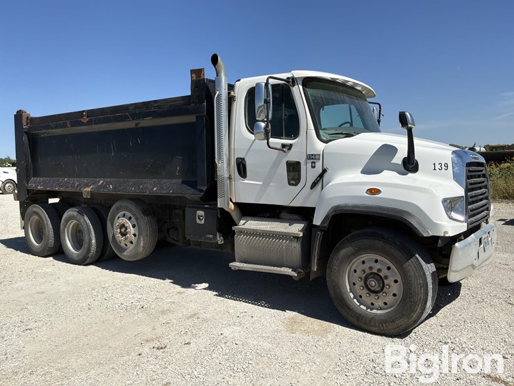 2015-freightliner-114sd-image-3