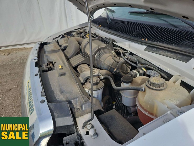 2014-ford-cargo-image-24