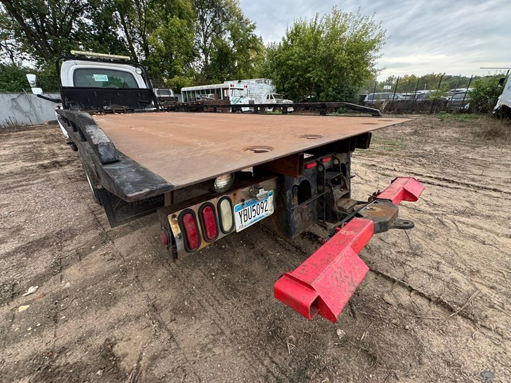#1935-•-2004-chevrolet-5500-roll-back-truck-image-23