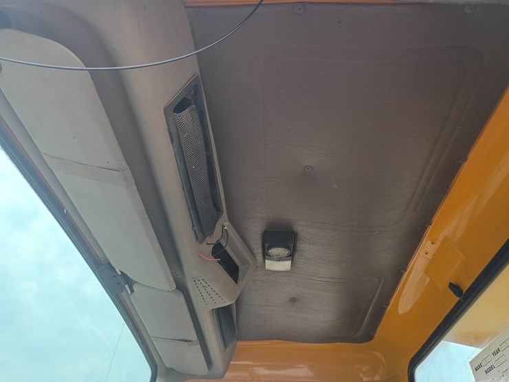 2000-international-4900-image-33