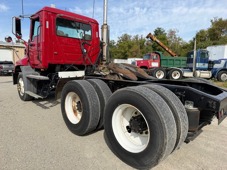 #1625-•-2006-mack-vision-cxn613-day-cab-image-3