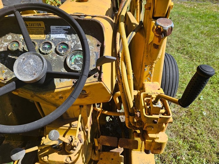 #2532-•-massey-ferguson-80b-loader-tractor-image-26