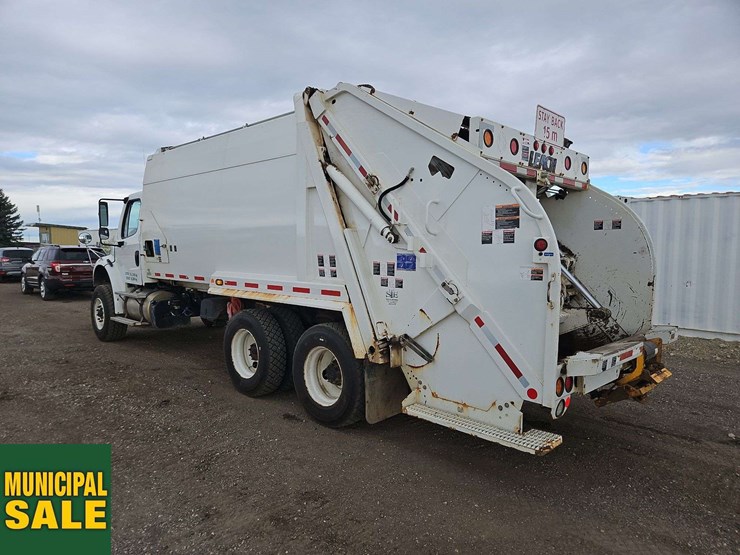 2019-freightliner-m2-106-image-3