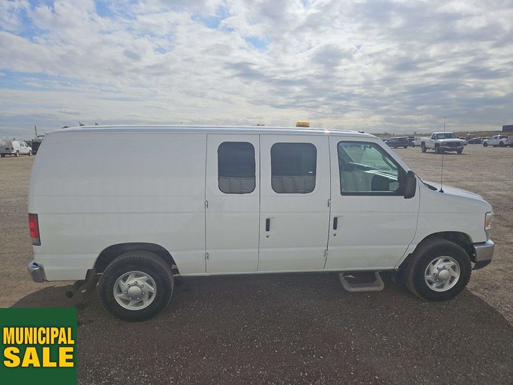 2012-ford-cargo-image-7