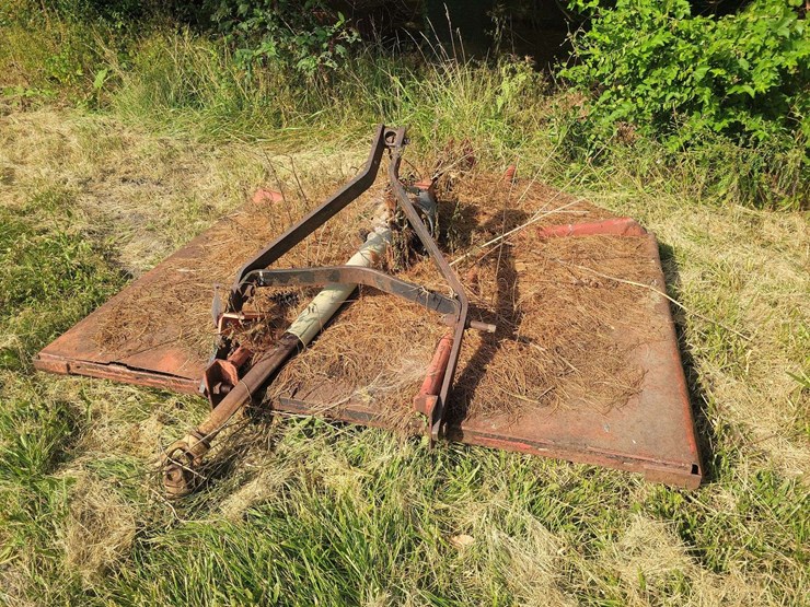 red-rotary-cutter-tractor-implement-with-pto-shaft-image-1