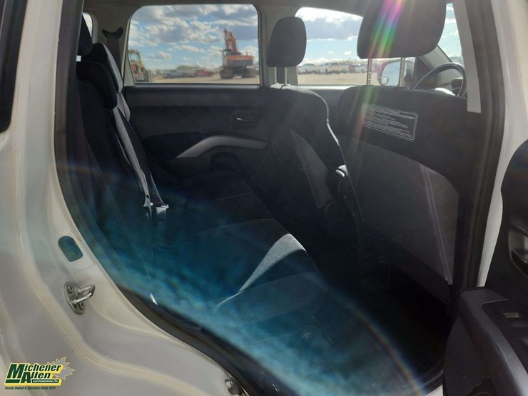 2010-mitsubishi-outlander-image-17