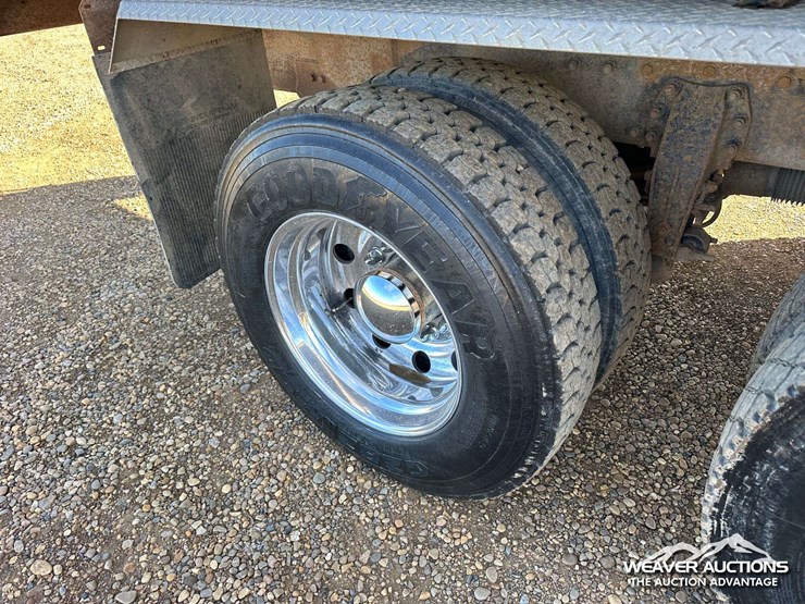 peterbilt-378-image-58