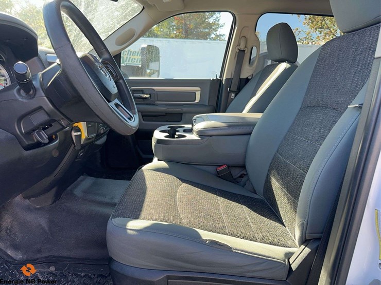 2018-ram-3500-slt-image-18