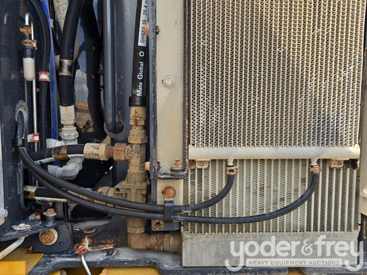 2019-deere-744k-image-42
