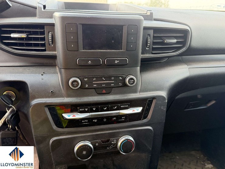 2021-ford-explorer-image-19