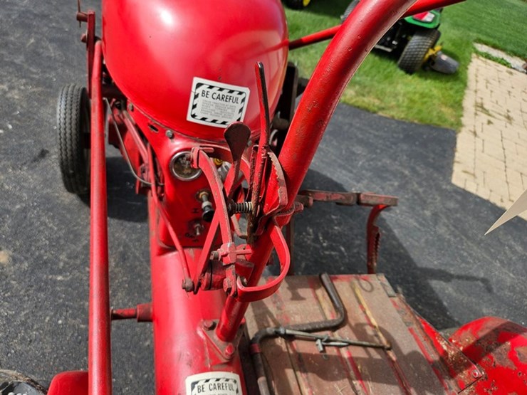 #2508-•-farmall-cub-tractor-image-22