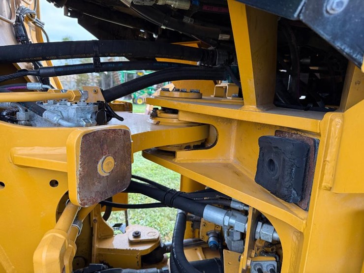 caterpillar-938m-image-25