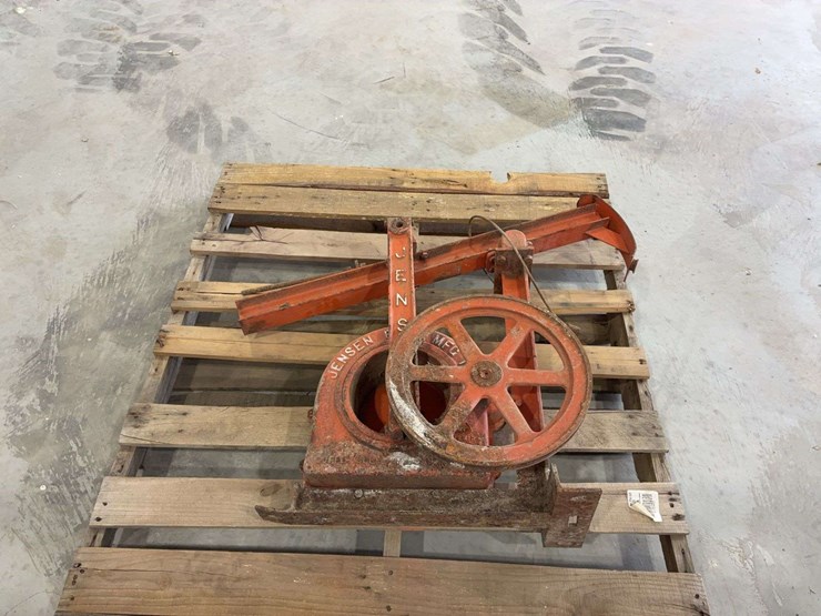 antique-pump-jack-image-1