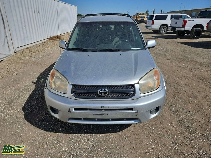 2004-toyota-rav4-image-8