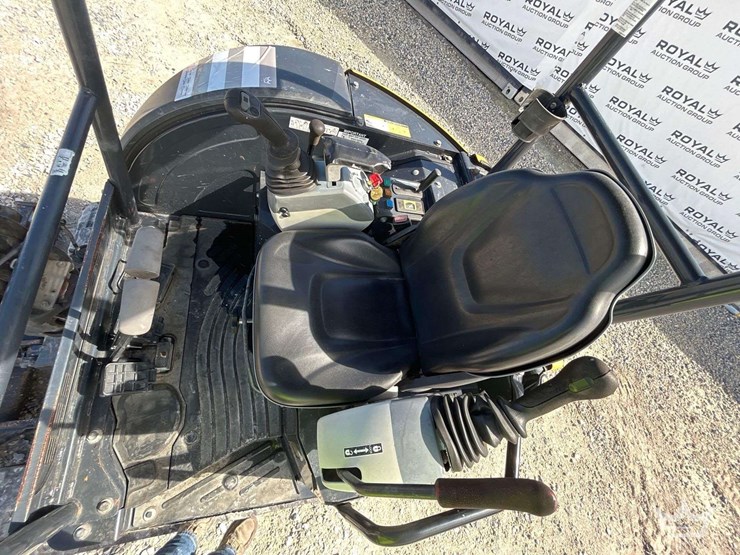 2017-deere-26g-image-25